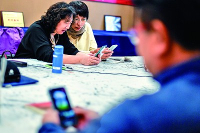 数字化——如何让银发族安心“触网”PP电子(中国)网站当老龄化遇上(图2)